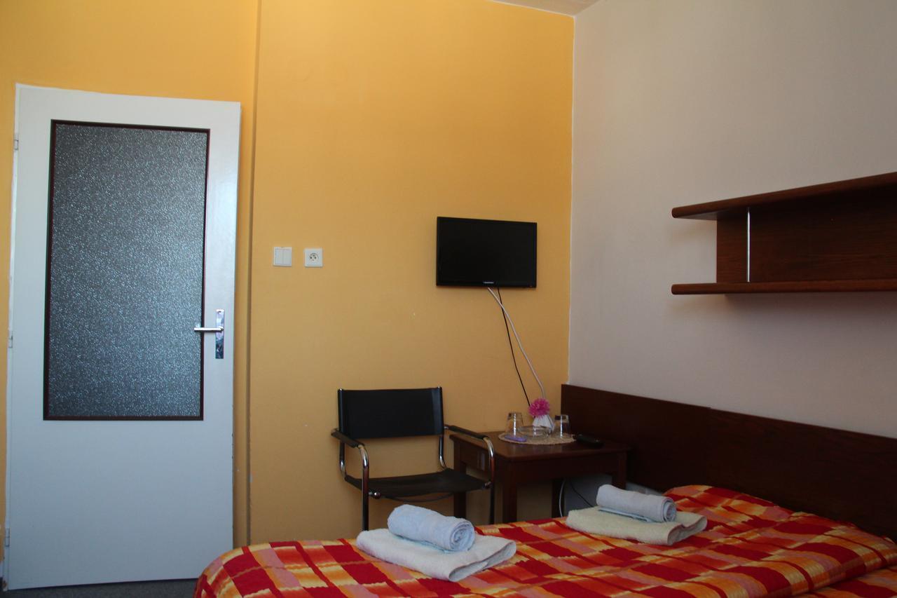 Hotel Rambousek Nové Město nad Metují Exteriör bild