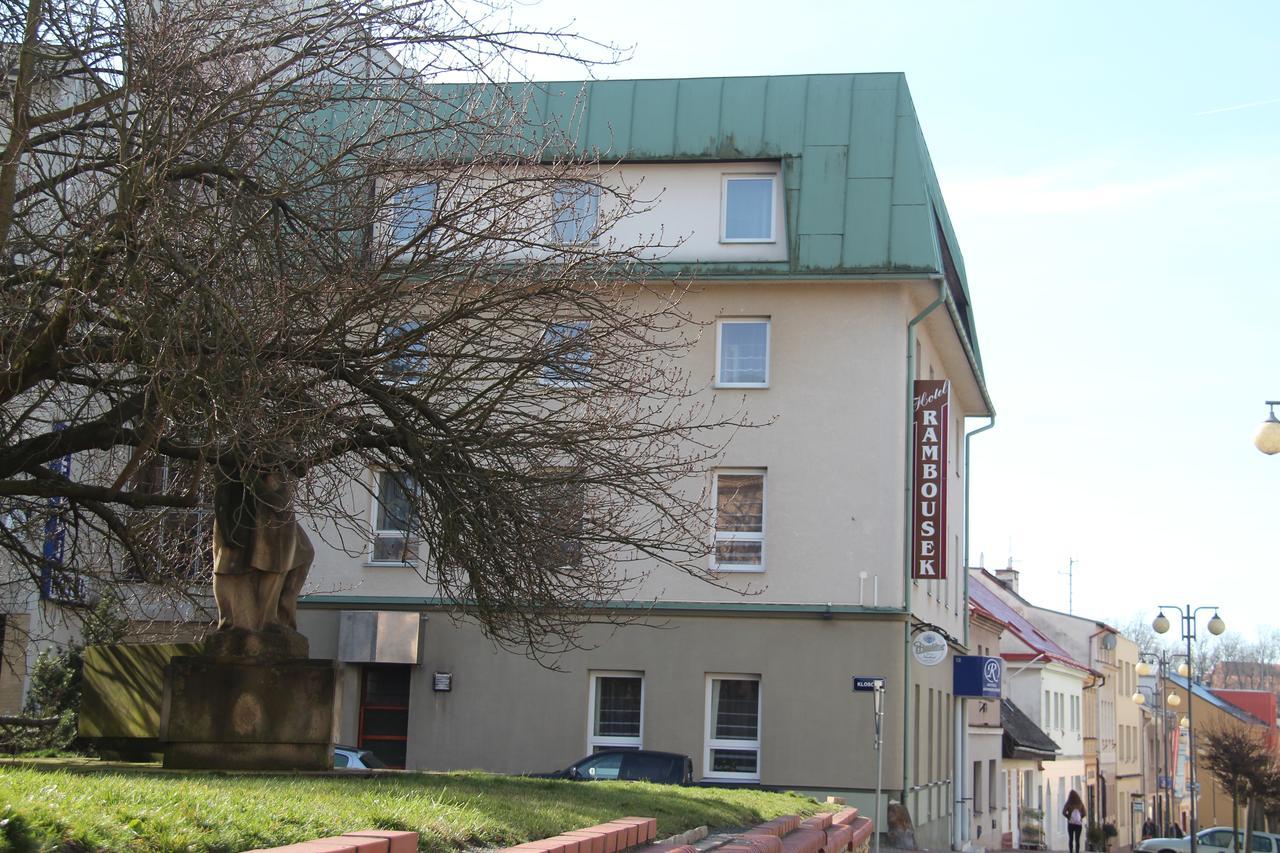 Hotel Rambousek Nové Město nad Metují Exteriör bild