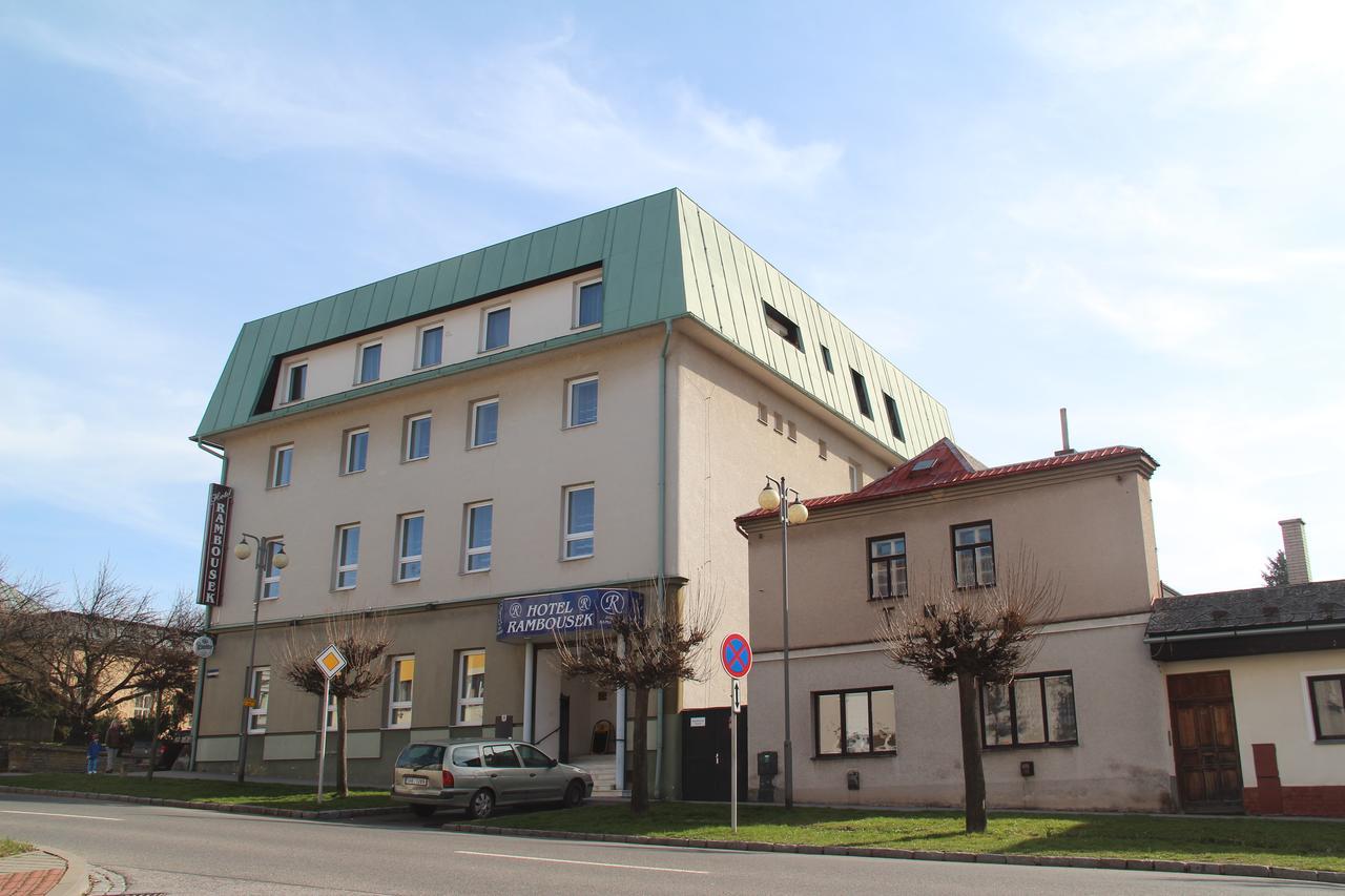 Hotel Rambousek Nové Město nad Metují Exteriör bild